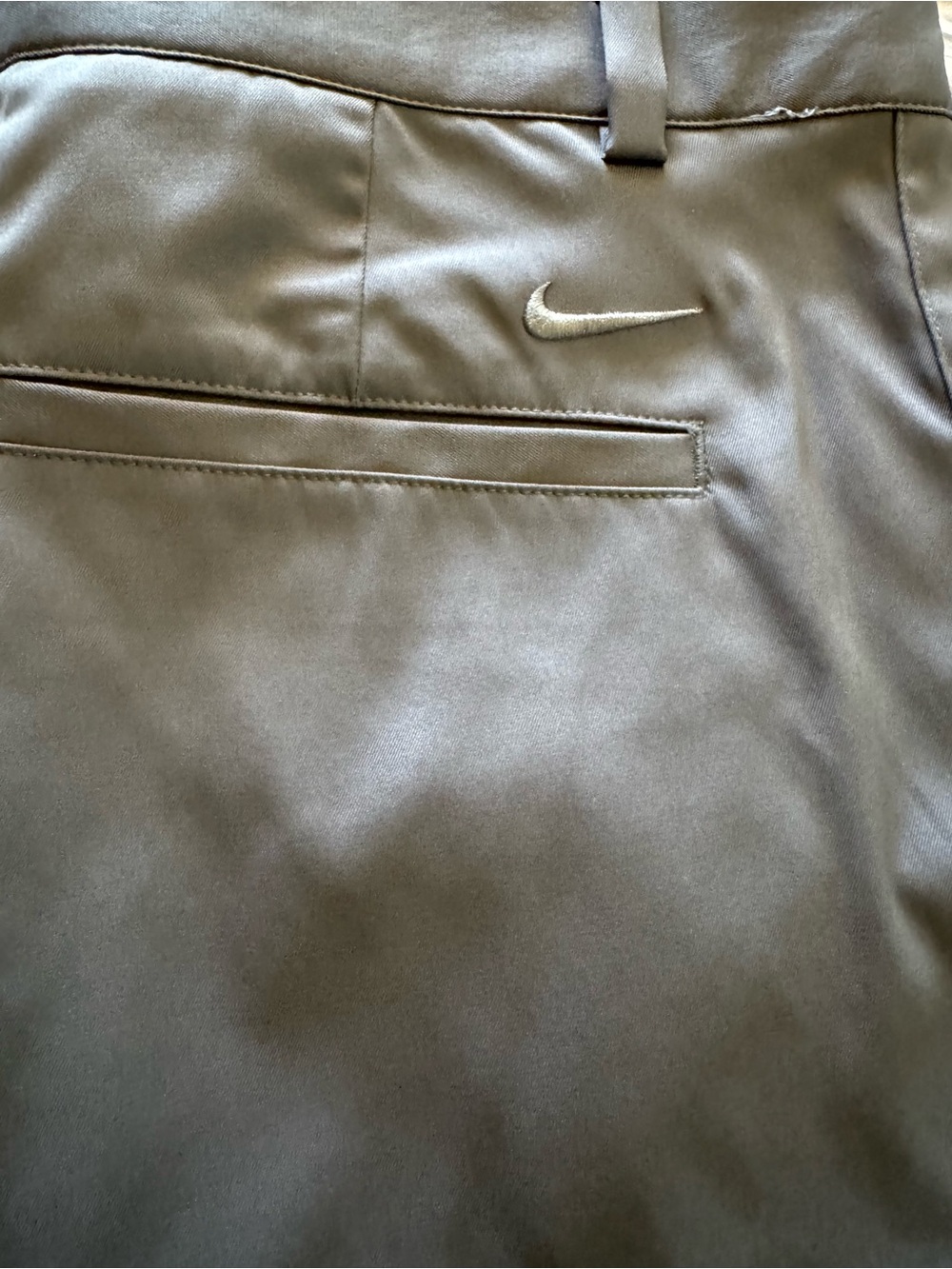 Nike Golf Dri-FIT Men's Grey Flat Front Pants - Size 32x30. (EUC) - Picture 6 of 6